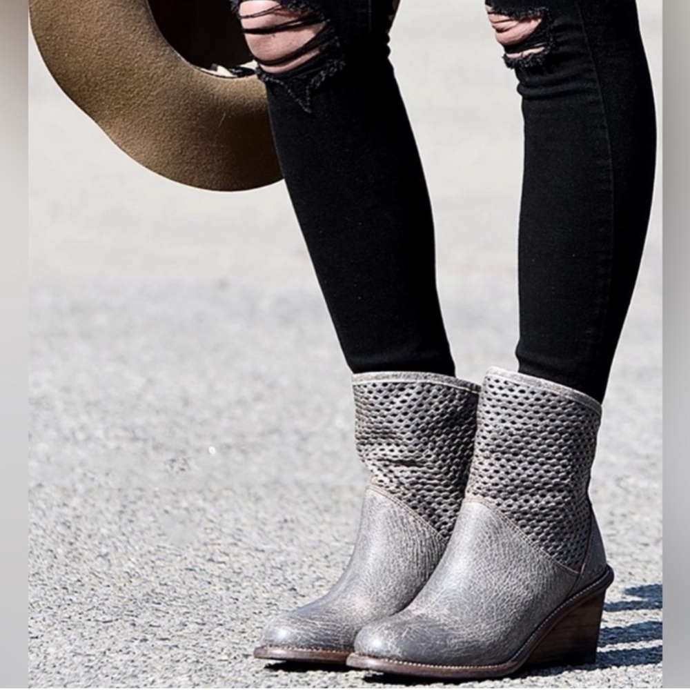 Bed Stu Duchess boot in gray